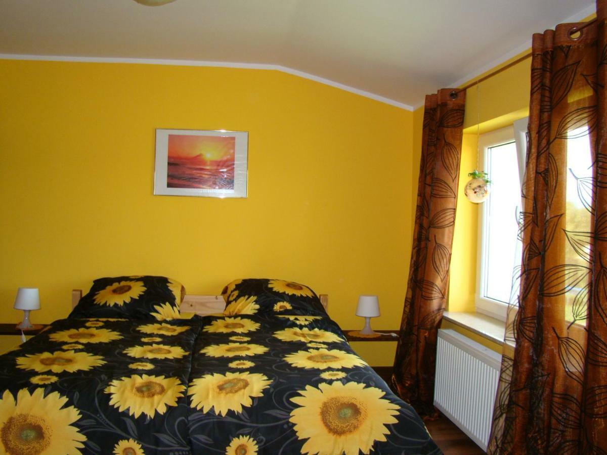 Pokoje Przy Kominie Piecki  Exterior foto
