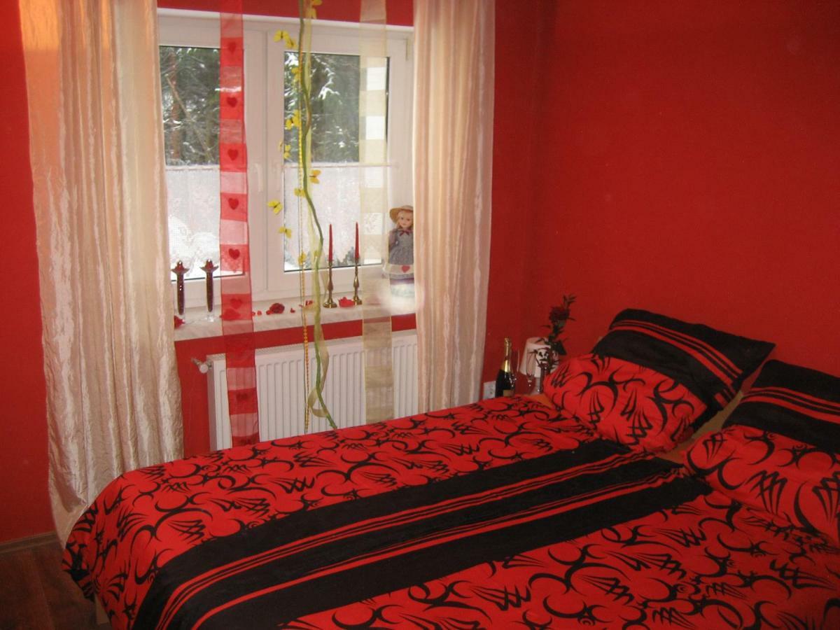 Pokoje Przy Kominie Piecki  Exterior foto
